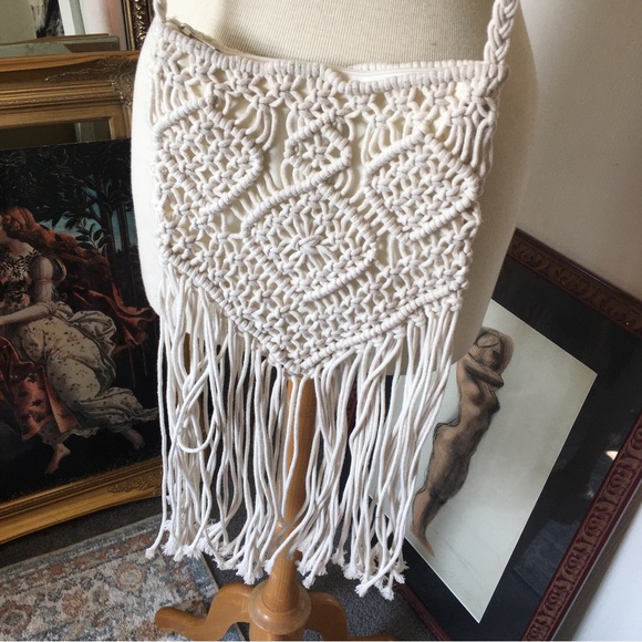 White boho / hippie crochet macramé fringe summer crossbody purse - Picture 2 of 6